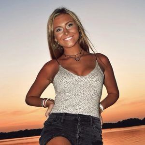 Meet your Posher, Elizabeth anne